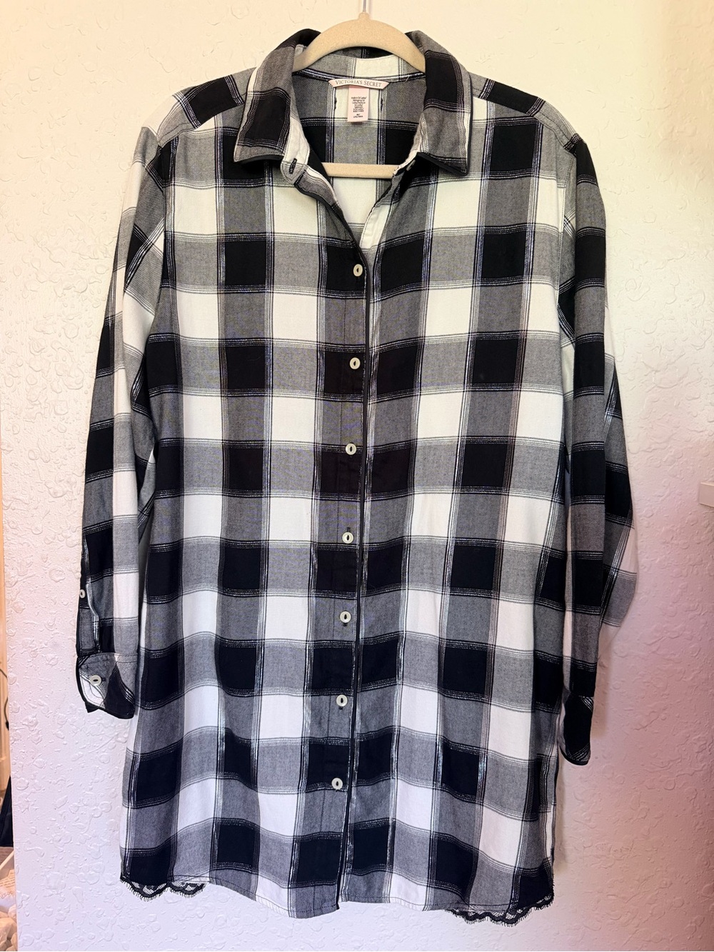 Victoria's Secret Black and White Plaid Button-Down Sleep Shirt Size M